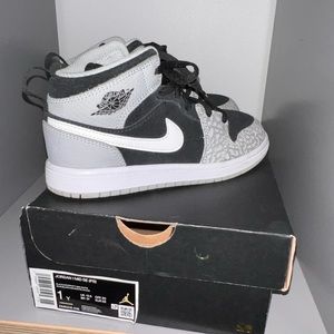 Jordan 1 Mid SE Size 1 youth